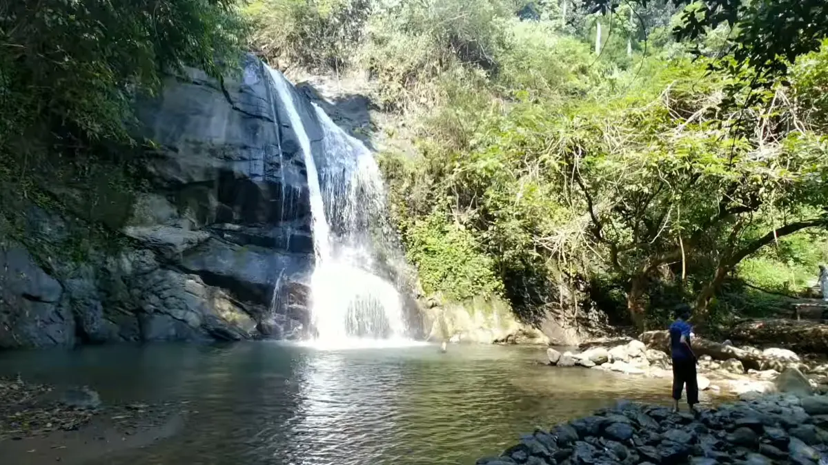 Wisata alam Curug Sema Kuningan. (Foto: YouTube Lebakherang Tv)