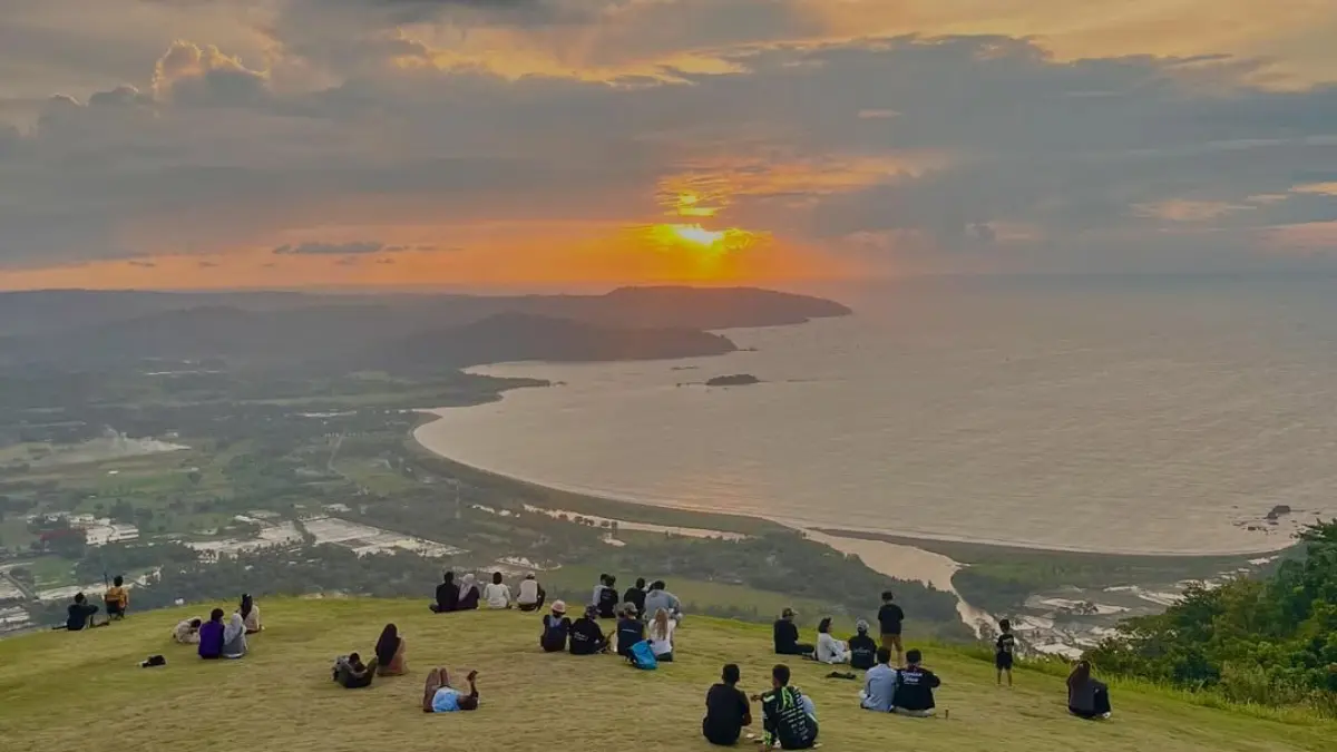 Bukit Paralayang Ciletuh Sukabumi. Foto: Instagram