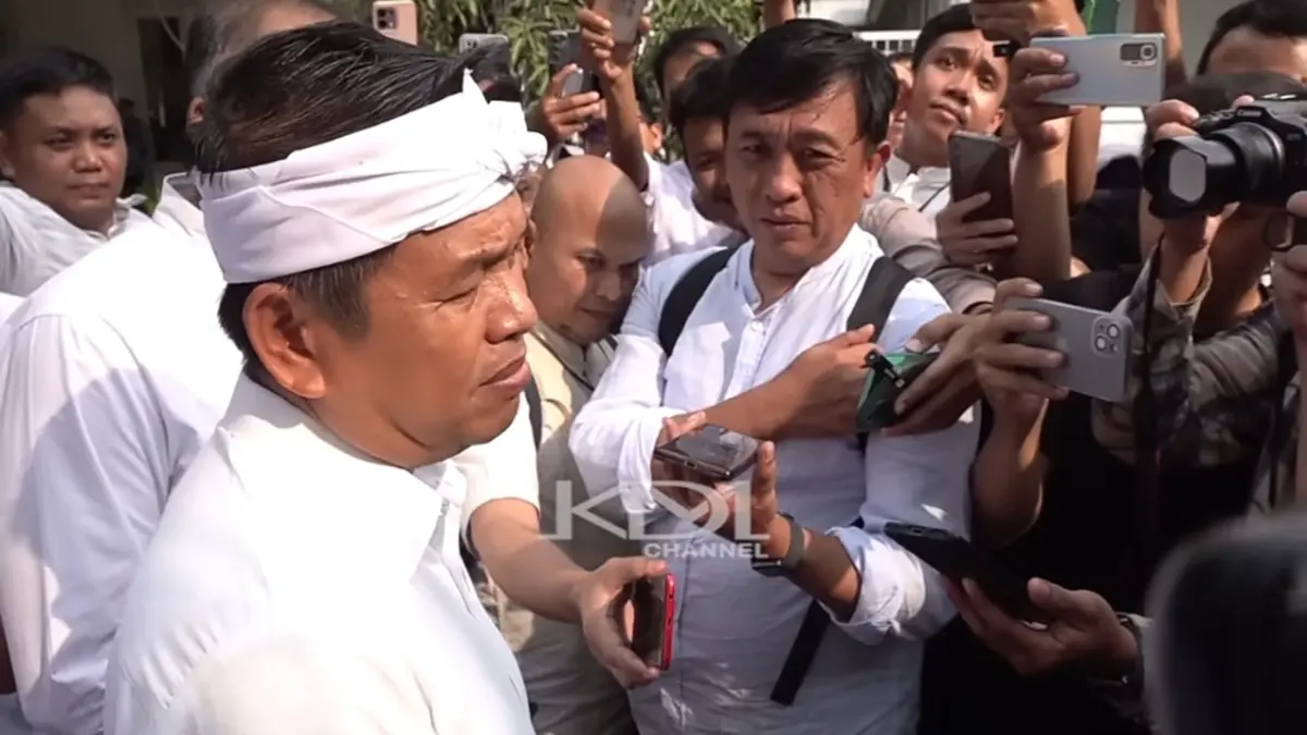 Gubernur Jawa Barat, Dedi Mulyadi jelaskan terkait mekanisme penyaluran siswa baru ke sekolah swasta. (Foto: YouTube KANG DEDI MULYADI CHANNEL)