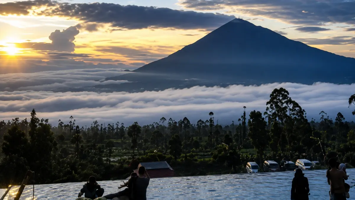 Panorama di Agrowisata Tepas Papandayan, wisata berendam air panas di kaki Gunung Papandayan Garut. Foto: Instagram @agrowisatatepaspapandayan