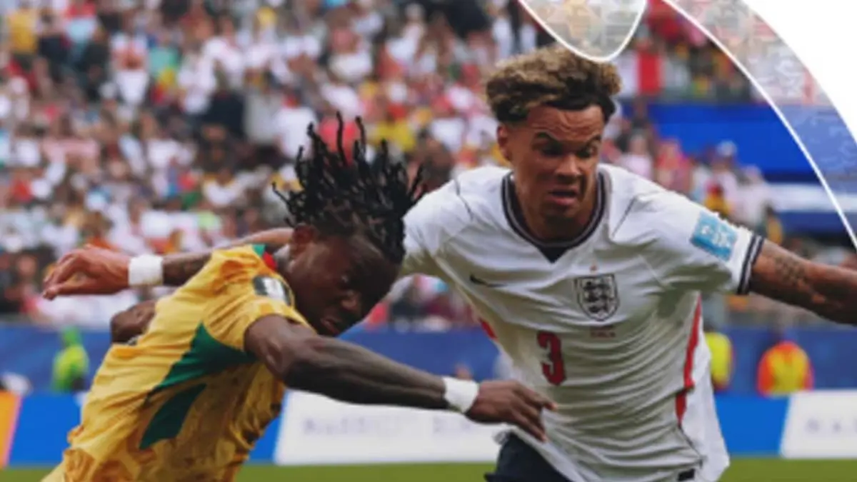 Pemain Inggris dan Ghana berebut bola pada laga Grup.L Piala Dunia 2026 yang berakhir imbang 0-0.