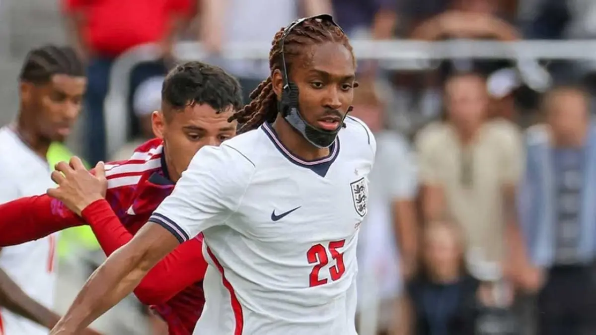 Pemain Timnas Inggris Djed Spence yang menolak berjabat tangan dengan Pemain Ghana Thomas Partey. (Foto : Instagram @djedspence)