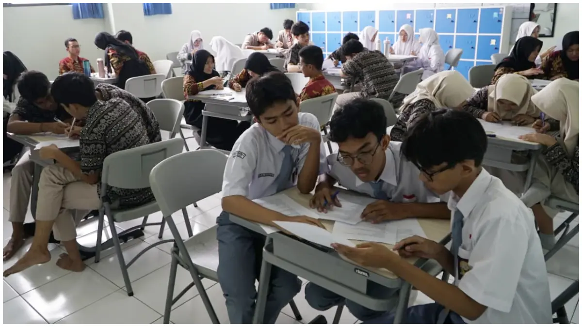 Peserta yang tengah mengikuti mata lomba di event Lentscape SMAIT Ummul Quro Bogor. (Foto : Aziz/Radar Bogor)