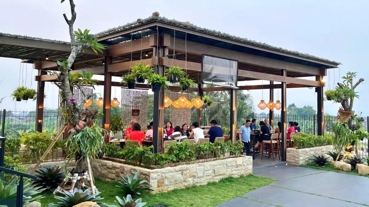 Tempat dinner kece yang ada di wilayah Bogor dengan pemandangan indah. Foto: YouTube