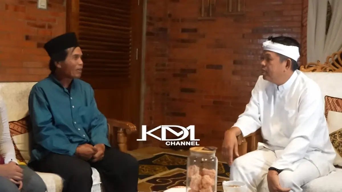 Ayah Taufik Hidayat saat bertemu Gubernur Jawa Barat, Dedi Mulyadi. (Foto: Youtube Kang Dedi Mulyadi Channel)