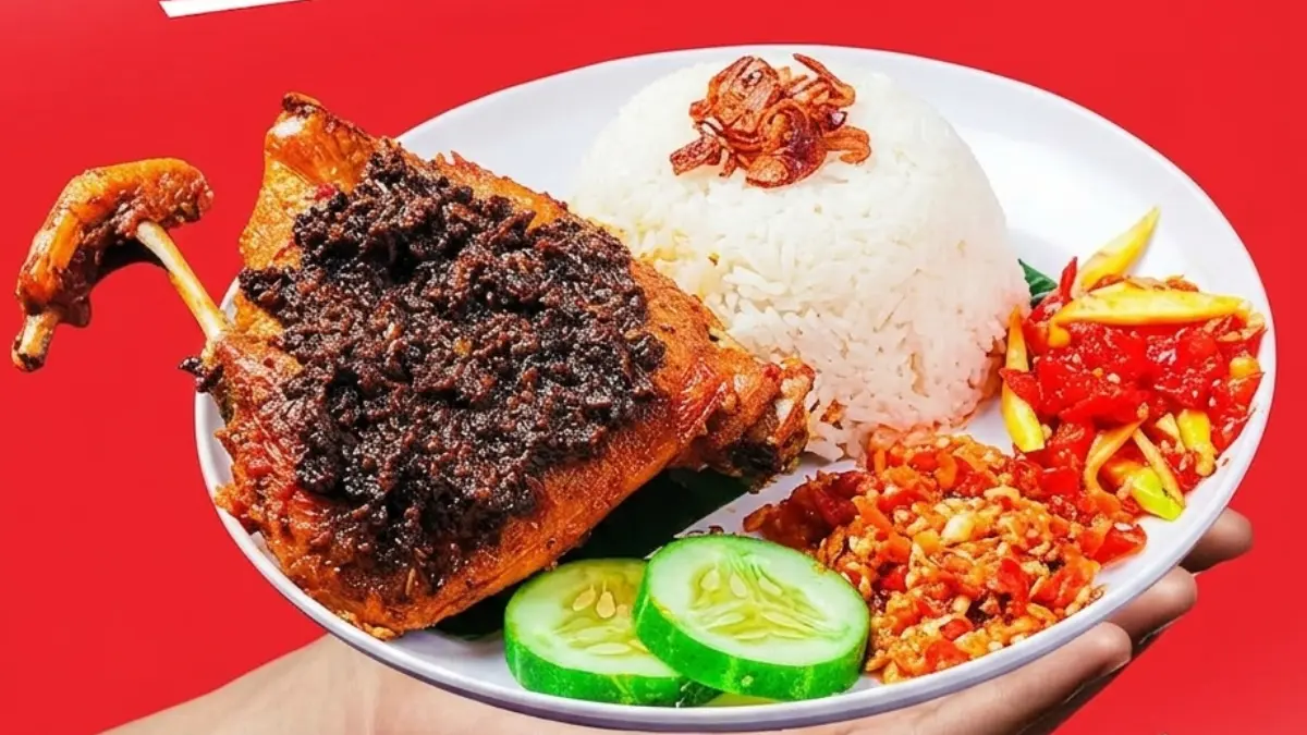 Bebek bumbu hitam Madura Bebek Carok Kemang. (Foto: Instagram @bebekcarok.kemang)