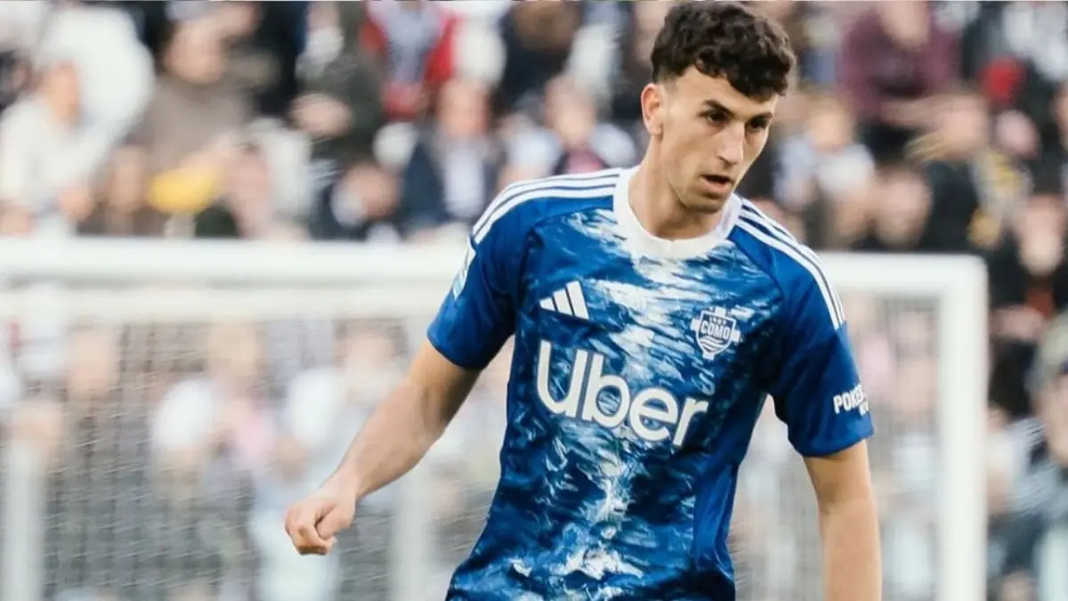 Bek muda Como Jacobo Ramon jadi incaran Chelsea. (Foto : Instagram @jacobooramon)