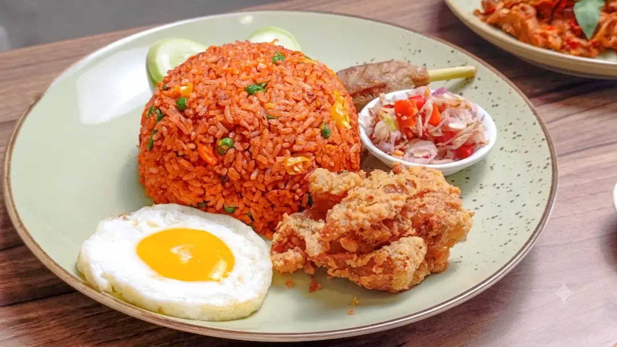Ilustrasi nasi goreng merah di Jakarta. (Foto: Pexels/Tiya Nh)