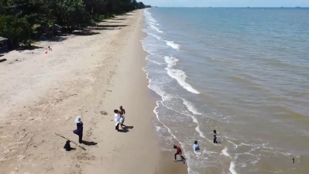 Pemandangan Pantai Asmara (Tangkapan Layar YouTube Life Experience Channel)