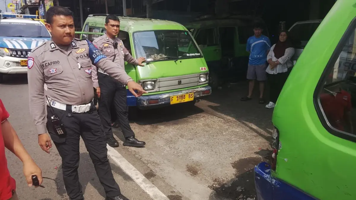 Polisi saat olah TKP di Jalan Raya Tajur Bogor. Foto: Polisi for Radar Bogor