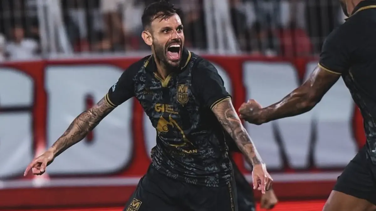 Tyronne Del Pino diincar Persita. (Foto : Instagram @tyronne11)