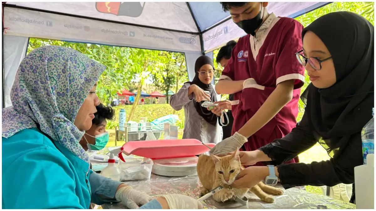 Vaksinasi rabies gratis di Taman Heulang Kota Bogor. (Foto : Fauzan/Radar Bogor)