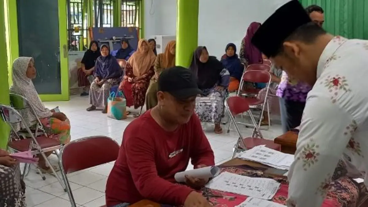 Ilustrasi KPM bansos (galih.kendalkab.go.id)