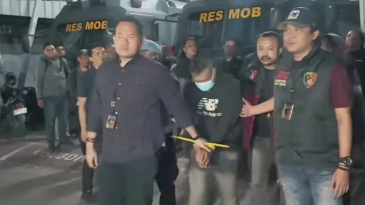 Polda Jawa Barat saat menangkap Taufik Hidayat. (Instagram @humaspoldajabar)