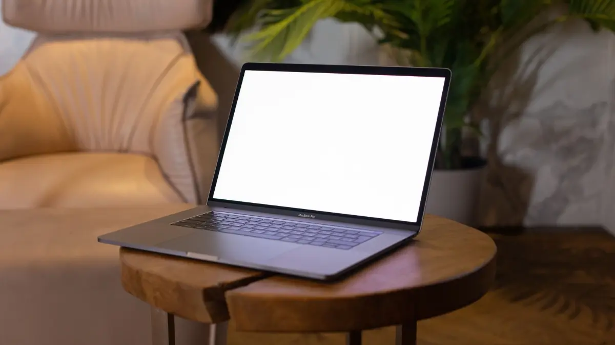  Ilustrasi Pusat Servis Laptop di Bogor. (Foto: Pexels/KATRIN BOLOVTSOVA)