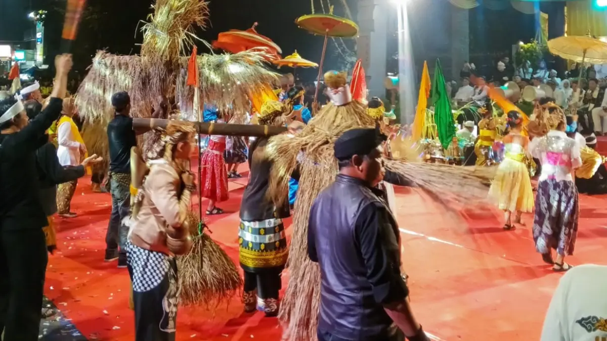 Penampilan seni budaya dari setiap kecamatan di Kota Bogor pada Helaran Pajajaran, Sabtu, 27 Juni 2026. (Fikri/Radar Bogor)
