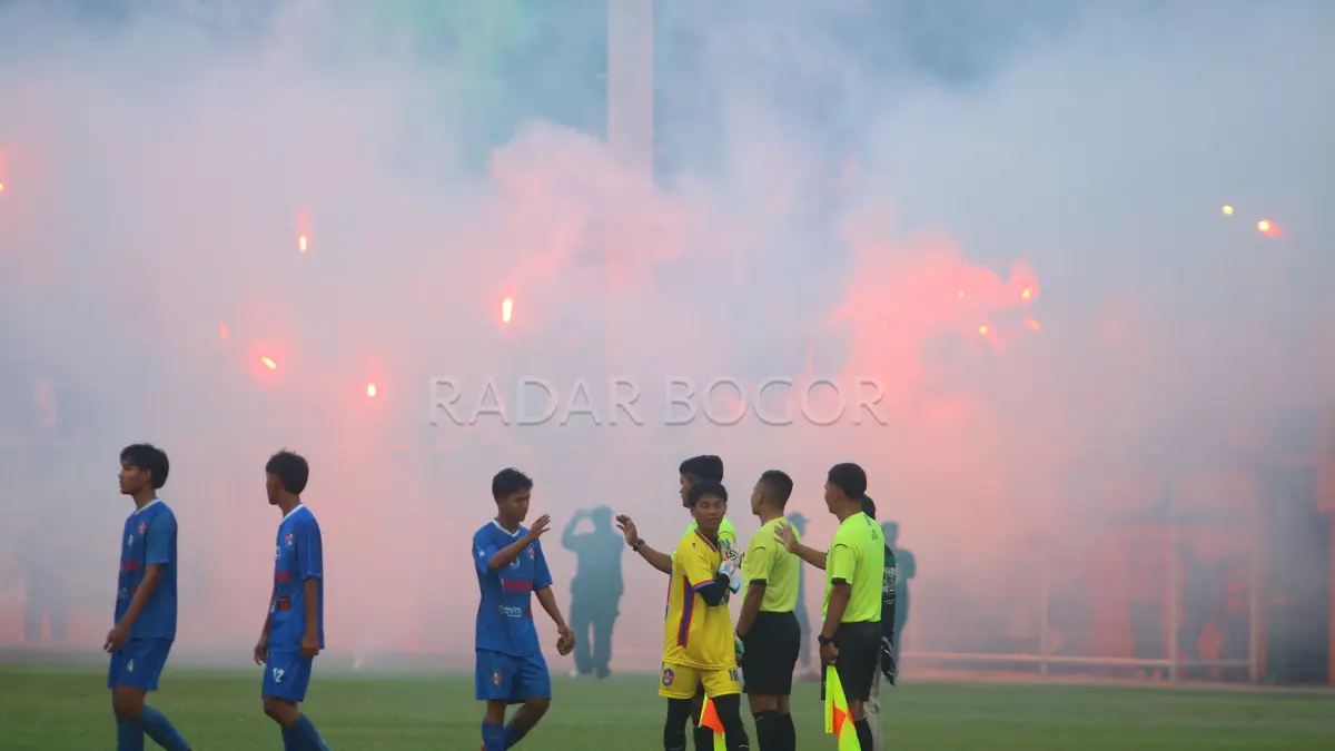 Pertandingan Derby Bogor Persikabo versus PSB Kota Bogor.Foto : Hendi Novian / Radar Bogor