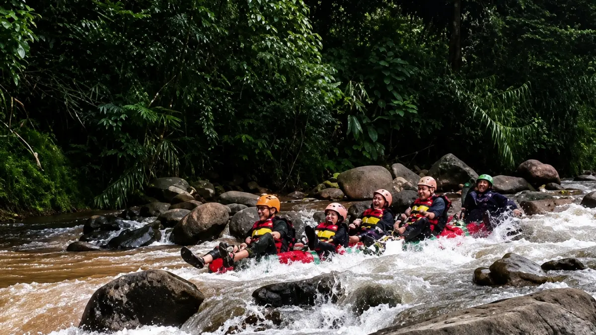 River tubing di Sentul. (Instagram @indo_trekkingsentul)
