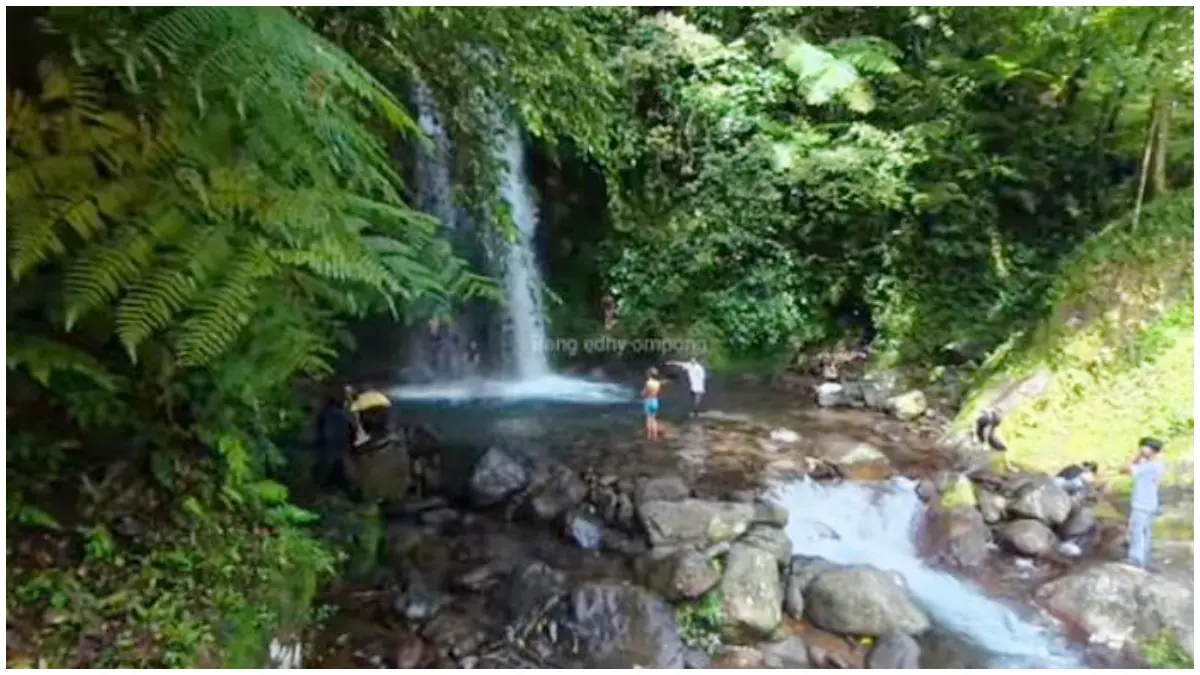 Suasana destinasi Curug Dua Undak Cidahu Sukabumi. (Foto: Youtube @bangedhyompong)