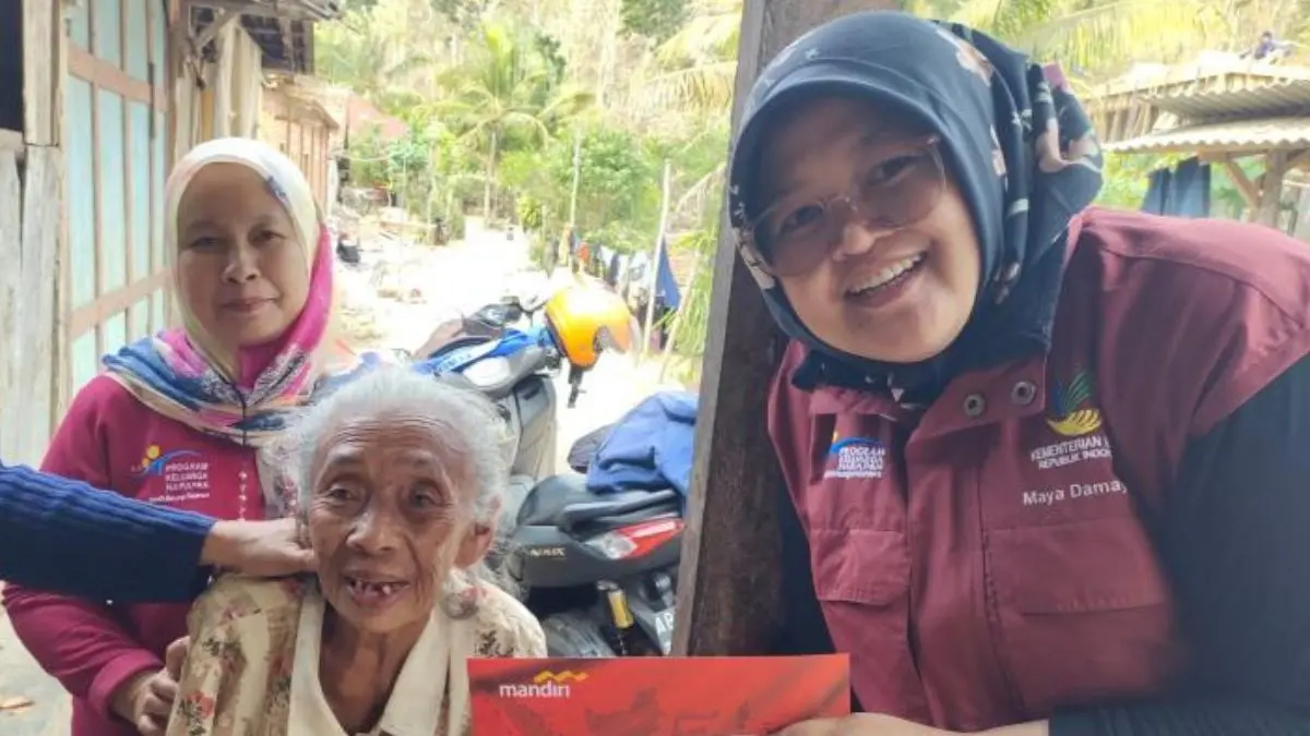 Ilustrasi penerima bansos dan pendamping sosial. (Foto: desatepus.gunungkidulkab.go.id)