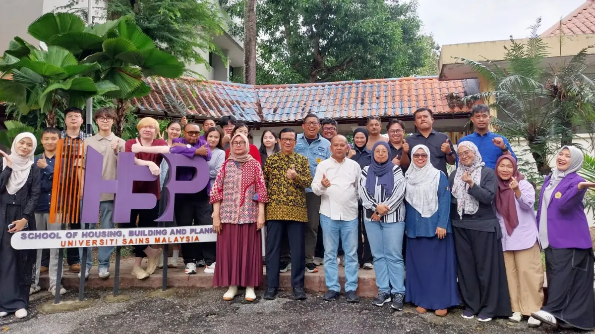 Mahasiswa Magister PWK Unpak saat melakukan studi banding ke Malaysia. (Dok. Unpak)