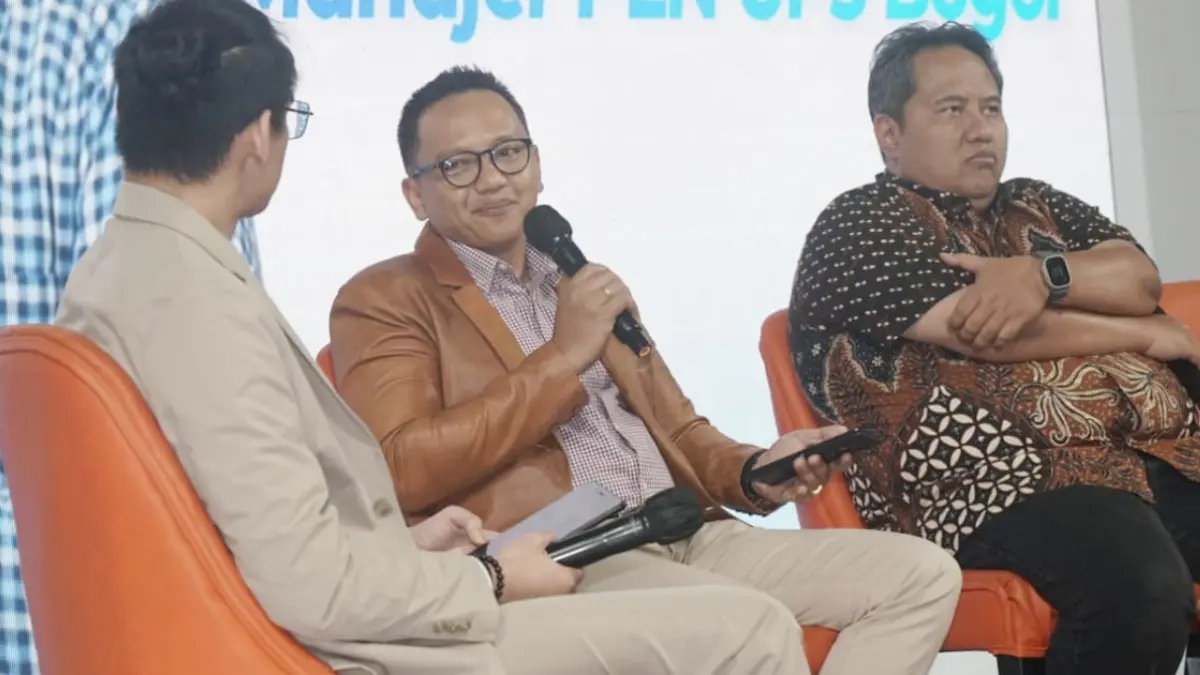 Manajer PLN UP3 Bogor, Grahaita Gumelar saat hadir pada talkshow Obsesi (Obrolan Serius Mencari Solusi) Off Air yang digelar Radar Bogor di di Botani Square, Senin, 29 Juni 2026. (Sofiansyah/Radar Bogor) 