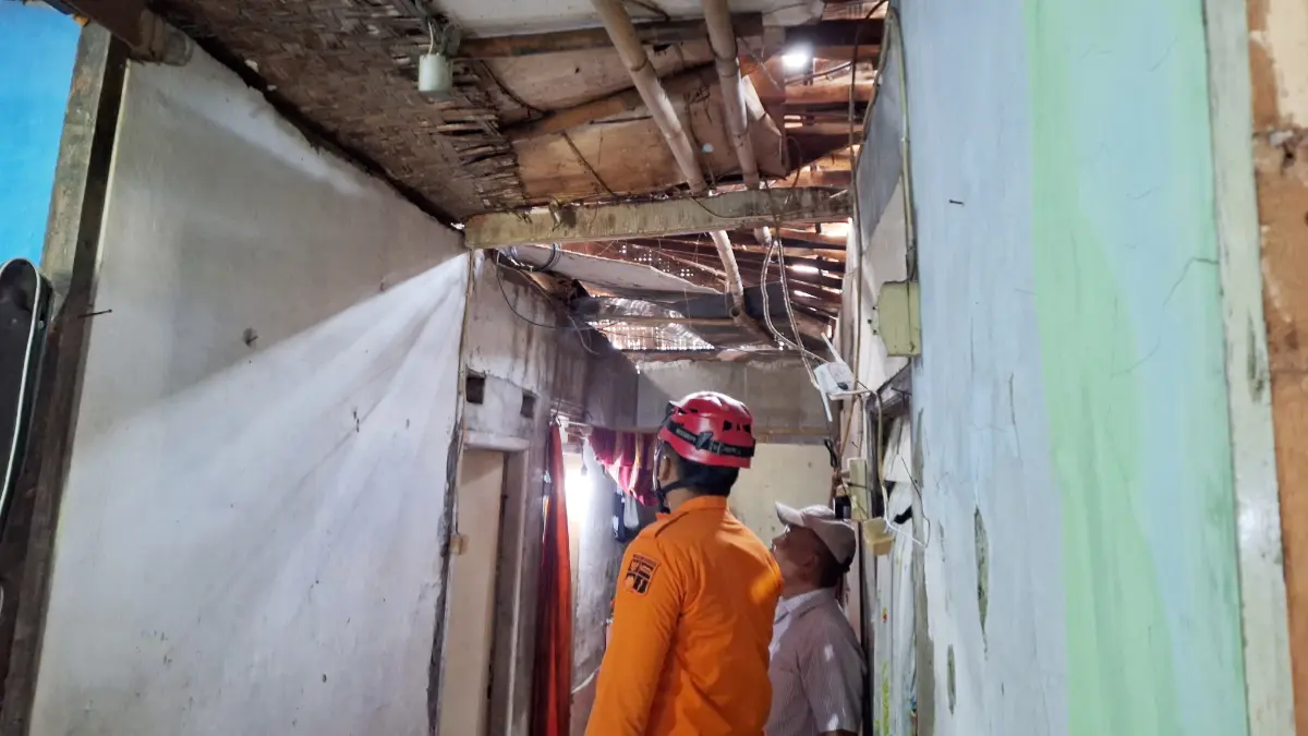 Sejumlah rumah di Kota Bogor atapnya ambruk. (Dok. BPBD Kota Bogor)