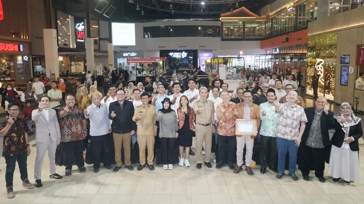 Talkshow Obsesi (Obrolan Serius Mencari Solusi) Off Air bertajuk Dari Matahari dan Sampah, Jalan Baru Menuju Kemandirian Energi" yang digelar Radar Bogor di Atrium Lantai 2 Botani Square Mall, Senin, 29 Juni 2026. (Sofiansyah/Radar Bogor) 