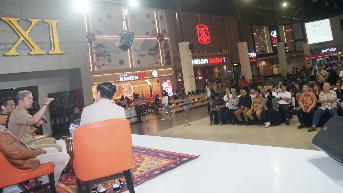 Talkshow Obsesi (Obrolan Serius Mencari Solusi) Off Air bertajuk Dari Matahari dan Sampah, Jalan Baru Menuju Kemandirian Energi" yang digelar Radar Bogor di Atrium Lantai 2 Botani Square Mall, Senin, 29 Juni 2026. (Sofiansyah/Radar Bogor) 