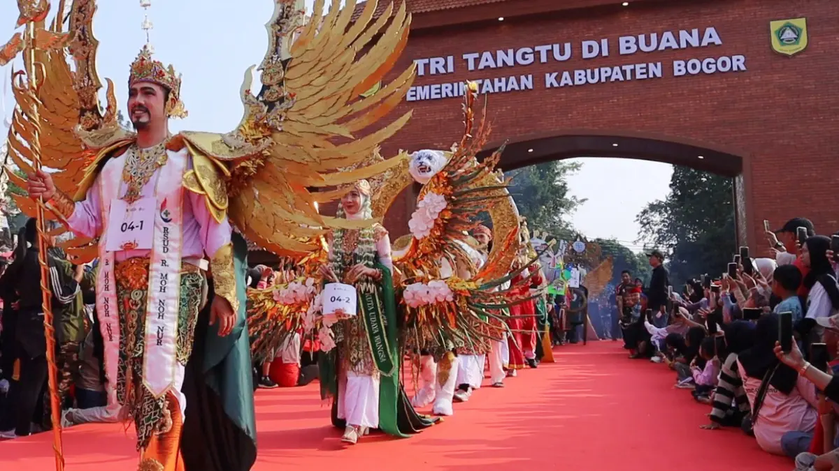 RSUD R Moh Noh Nur turut serta dalam perhelatan budaya Mapag Pajajaran Anyar: Fashion Ethnic Carnaval pada puncak rangkaian HJB ke-544. (Dok. RSUD R Moh Noh Nur)

