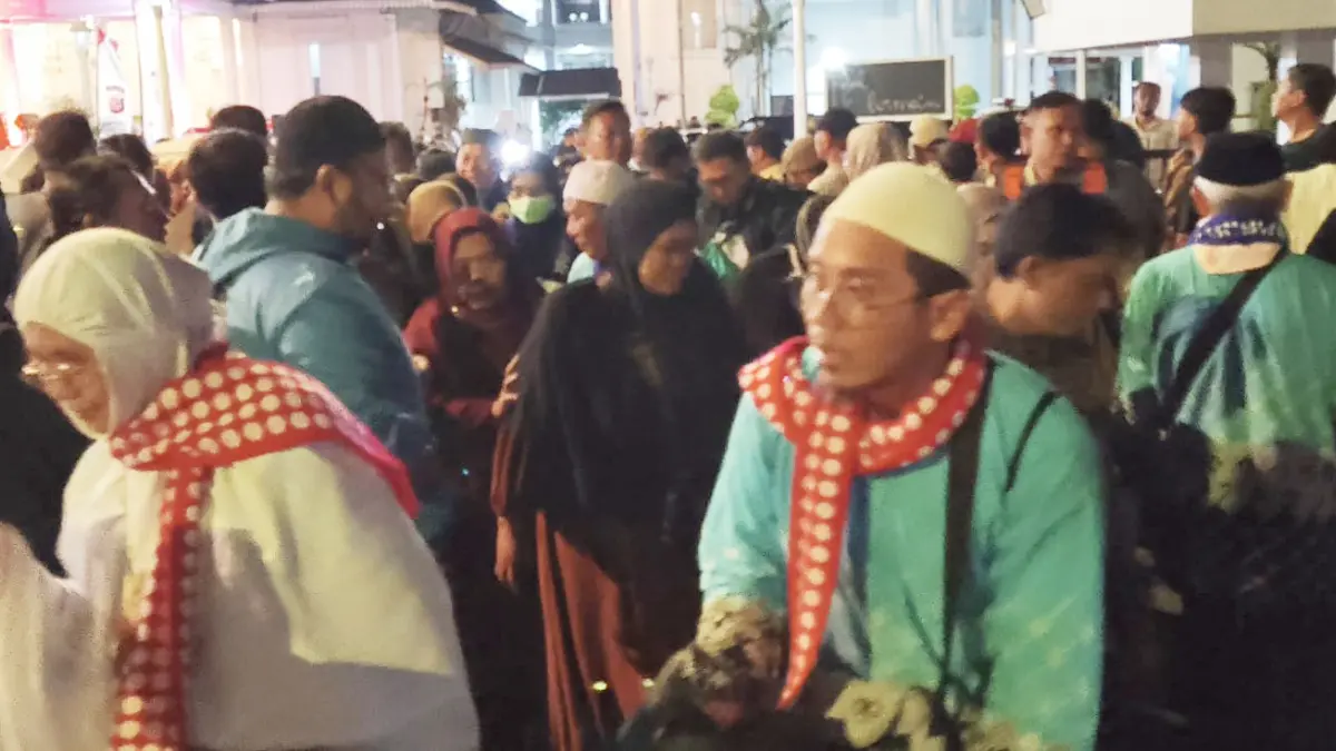 Suasana kepulangan kloter terakhir jamaah haji di Balai Kota Bogor, Selasa, 30 Juni 2026 malam. (Fikri/Radar Bogor)