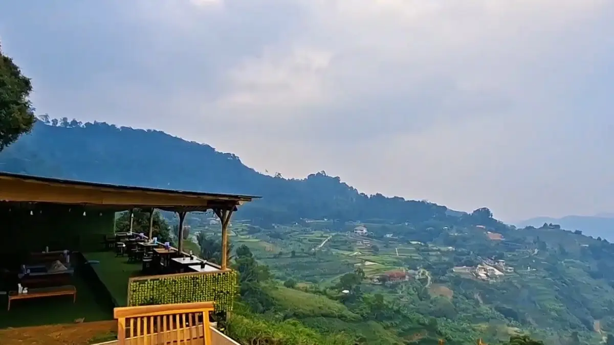 View Rest Area 99 Puncak Dua. (Foto: YouTube Plesiran asik)