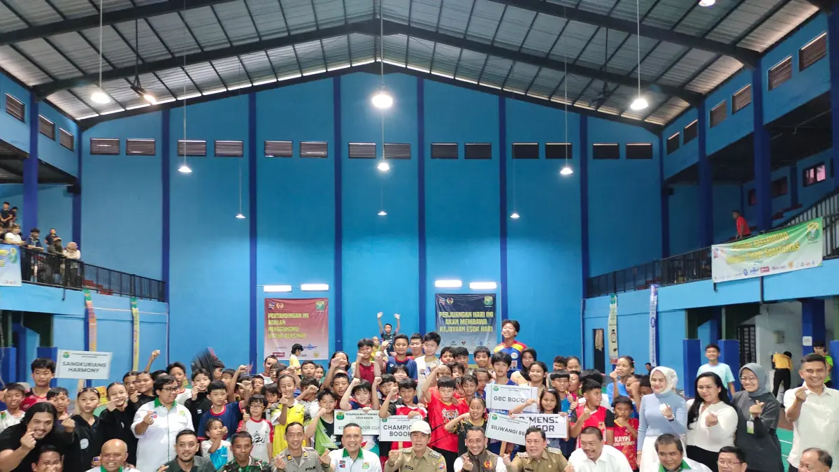 Wali Kota Bogor Dedie A. Rachim membuka Kejuaraan Kota (Kejurkot) Bulu Tangkis Kota Bogor 2026 di Indoor B GOR Pajajaran. (Dok. Pemkot Bogor)