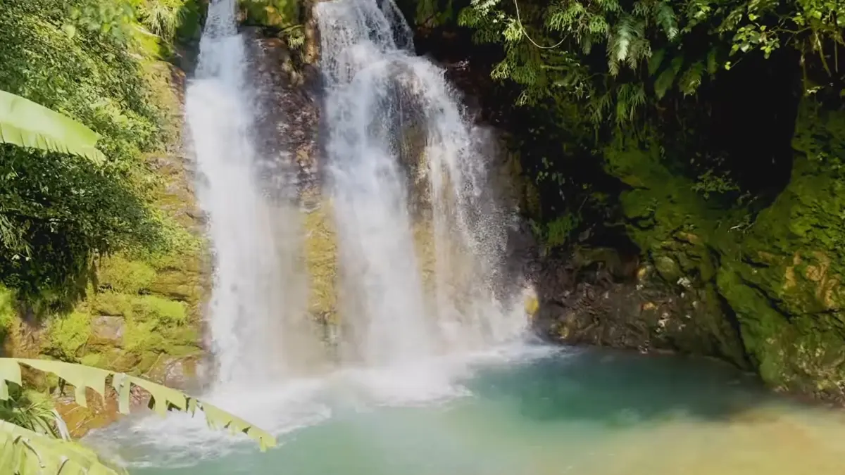 Curug Tilu Holipet Sukabumi. (Foto: YouTube Opal Raufal)