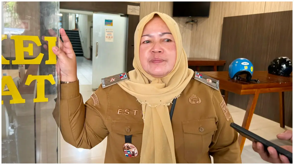 Kepala Dinas PUPR Kota Bogor Juniarti Estiningsih menyampaikan soal anggaran pembebasan dua lahan di ujung trase Jalan Saleh Danasasmita. (Foto : Fauzan/Radar Bogor)