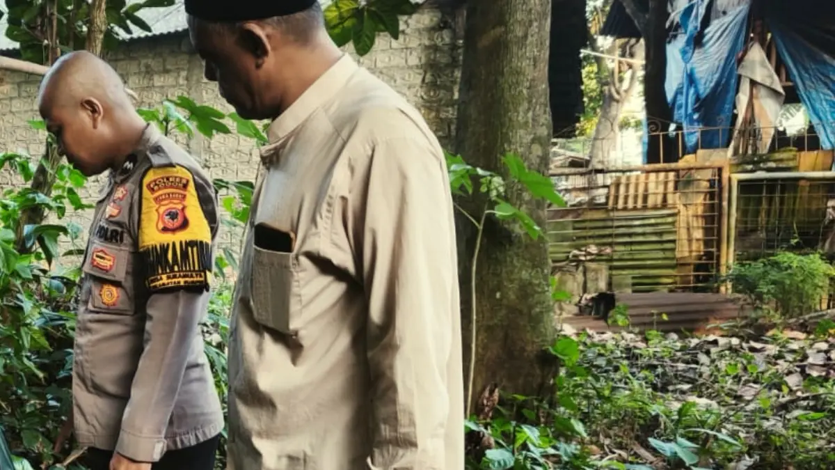 Petugas Polsek Rumpin sedang mengecek lokasi kejadian, Rabu 1 Juli 2026.  (Nasir/ Radar Bogor)
