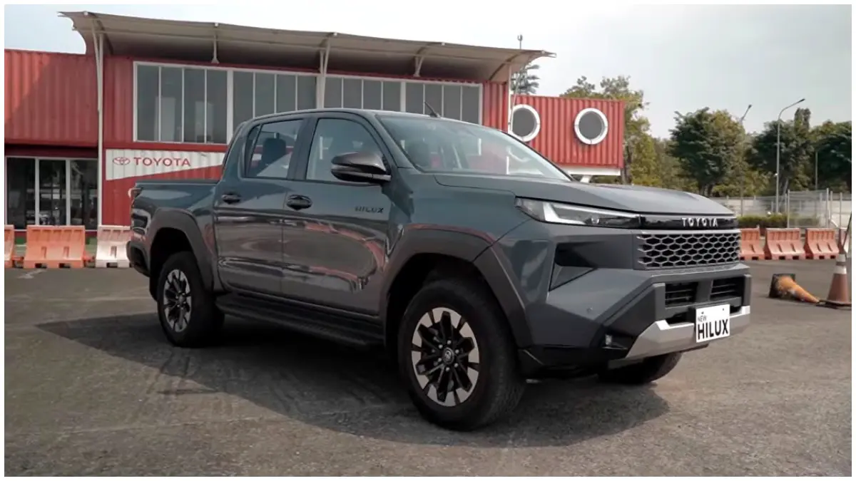 Tampilan terbaru Toyota Hilux 2.8 dengan eksterior yang gagah dan sangar. (Foto: Kanal YouTube GridOto)
