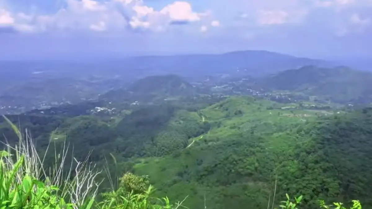 View di Puncak Gunung Kuta Sukamakmur Bogor. (Foto: YouTube Opal Raufal)
