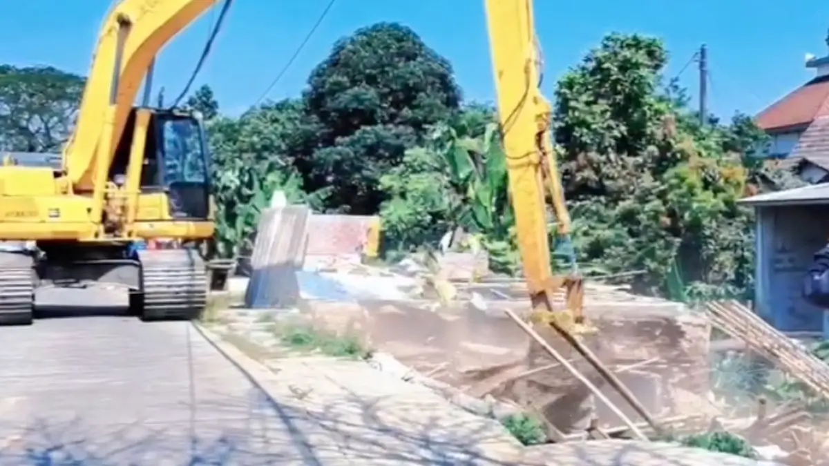 Bangunan Liar di Situ Kemang Bogor dibongkar. Foto: Instagram