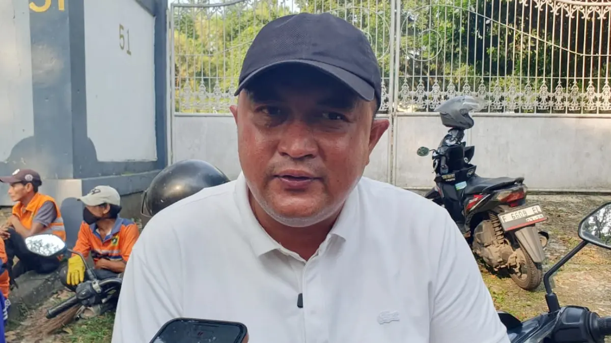 Bupati Bogor Rudy Susmanto saat menyampaikan keterangan kepada wartawan. (Billy/Radar Bogor)