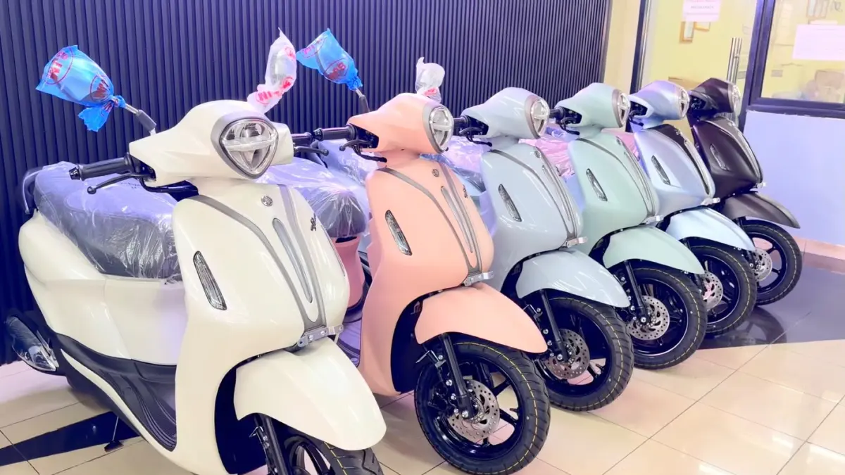 Motor matik Grand Filano dari Yamaha yang tampilkan varian warna baru. (Foto: Kanal YouTube Cang Zainal)