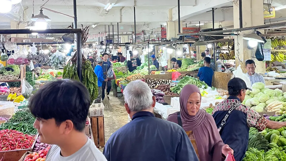Aktivitas jual beli di Pasar Jambu Dua di Kota Bogor. (Dzikri/Radar Bogor)