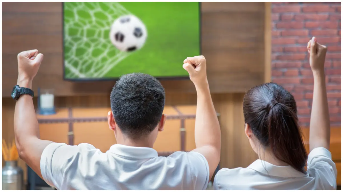 Ilustrasi begadang nonton Piala Dunia.