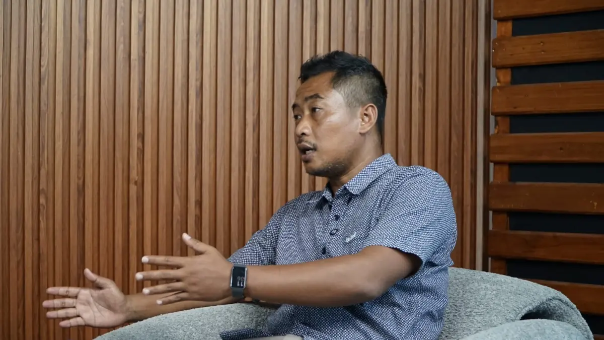 Pelatih Tim Sepak Bola Kota Bogor di Popwilda, Qodrat Maulana saat di Podcast Radar Bogor. (Foto: Aziz/Radar Bogor)