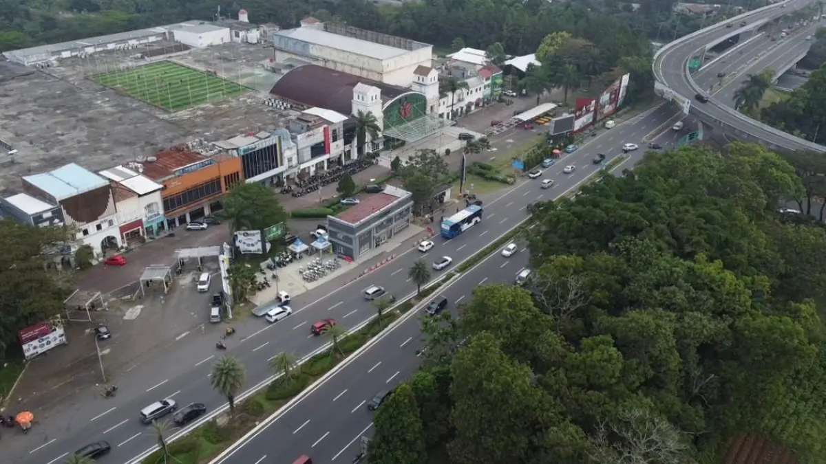 Transportasi publik melintas di kawasan Sentul City, Kabupaten Bogor. (Dok. Sentul City)