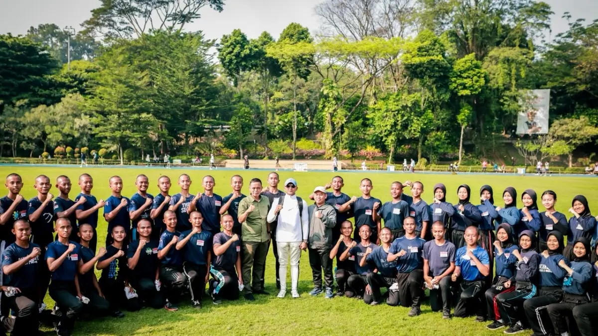 Wakil Wali Kota Bogor, Jenal Mutaqin, meninjau langsung latihan para Capaska di Lapangan Sempur. (Foto: Humas Pemkot Bogor for Radar Bogor)