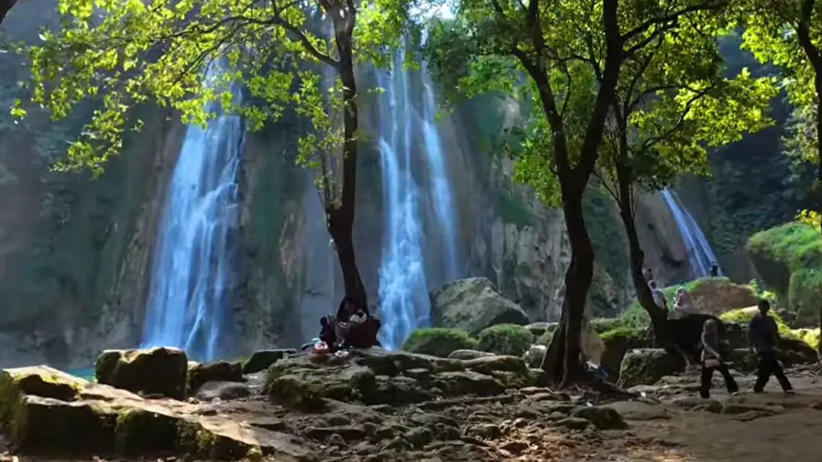 Curug Cikaso, Sukabumi. (Foto: YouTube Bang Edhy Ompong)