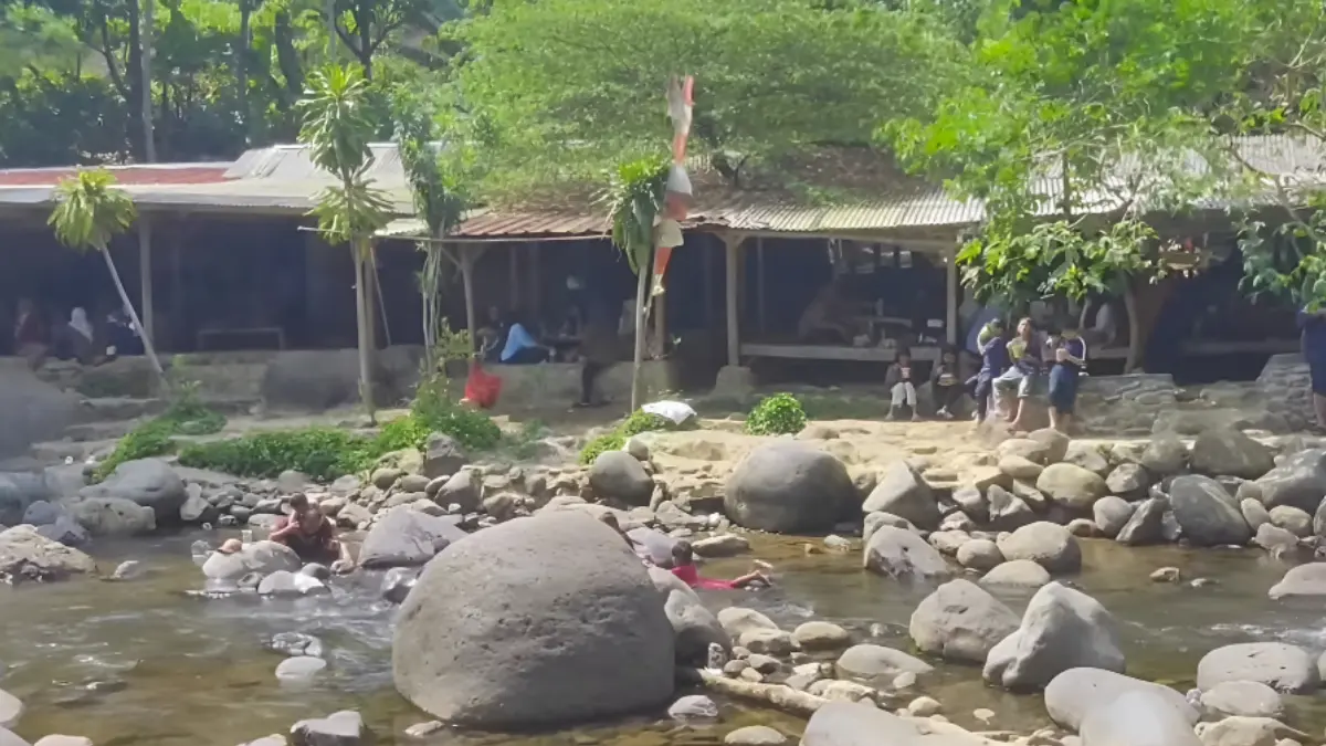 Kopi Tepian Sungai Sentul Bogor. (Foto: YouTube Plosok Jonggol)