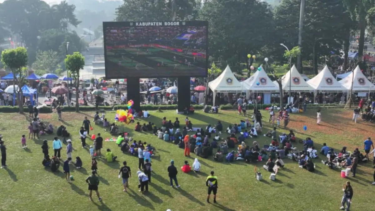 Videotron milik Pemkab Bogor tersebar di sejumlah titik, salah satunya di Alun-Alun Kabupaten Bogor untuk nobar Piala Dunia . (Dok. Diskominfo Kabupaten Bogor)