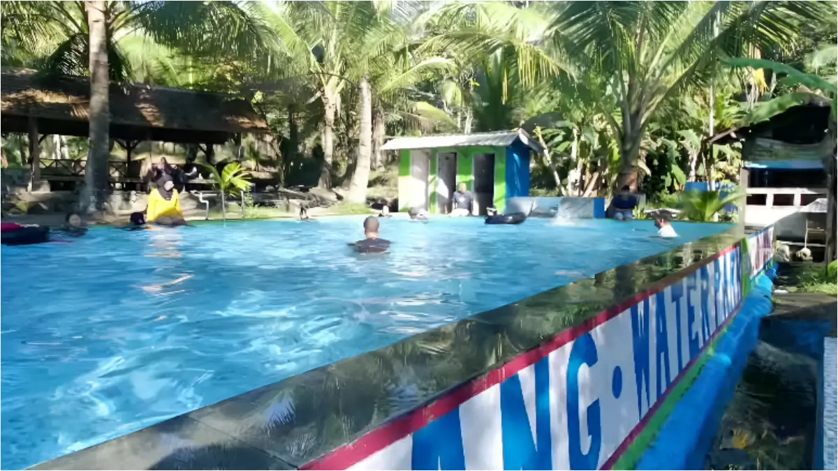 Wisata air alami Sikadacang Water Park, Kuningan. (Foto: YouTube Lebakherang Tv)